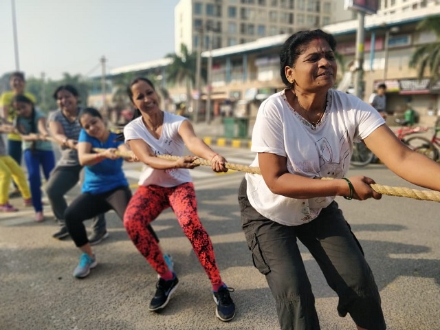 Raahgiri Day brings the community together, offering games such as tug-of-war. Photo by WRI India.