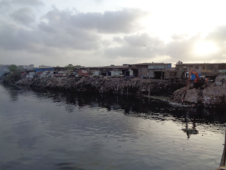 Lack of retaining walls along the bank of the Mithi at Air India Road.
