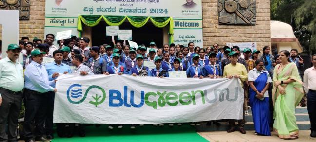 Students joining the call for a #BluGreenUru at BBMP's World Environment Day celebration at Bal Bhavan, Cubbon Park on 14 June 2024. Photo by Praseeda Mukundan/WRI India. Students joining the call for a #BluGreenUru at BBMP's World Environment Day celebration at Bal Bhavan, Cubbon Park on 14 June 2024. Photo by Praseeda Mukundan/WRI India.