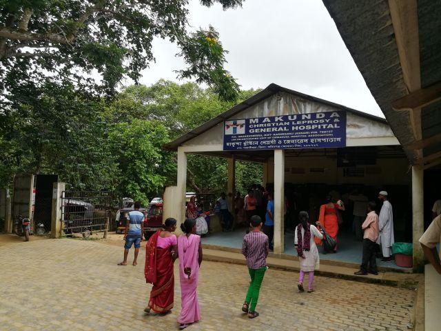 Makunda Hospital, in a remote rural area of India, often faces power outages. Solar panels could help hospitals like this one maintain more reliable electricity. Photo by Amala Devi/WRI.