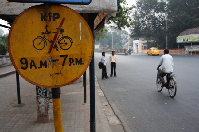 Kolkata’s battle for road space has been more than a decade old. Photo by Subhadeep Mondal/Flickr Kolkata’s battle for road space has been more than a decade old. Photo by Subhadeep Mondal/Flickr