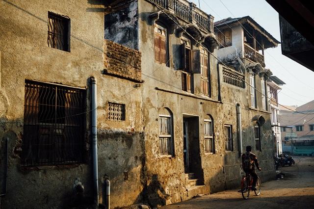 India taps into zero-carbon buildings’ climatic, economic and social benefits, decreasing energy demand and increasing efficiency and access. Photo by Adam Cohn/Flickr