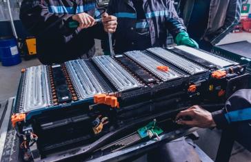 Lithium-ion can be repurposed through second-life applications to utilize their capacity. Photo by Shutterstock.