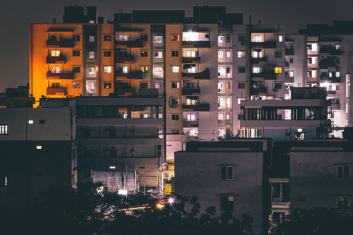 Efficient energy governance is crucial for ensuring that the energy needs of the most vulnerable populations is met and nobody is left behind. Photo by Udayaditya Baru/Unsplash. 